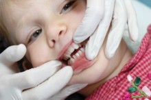 Controler les dents de votre enfant